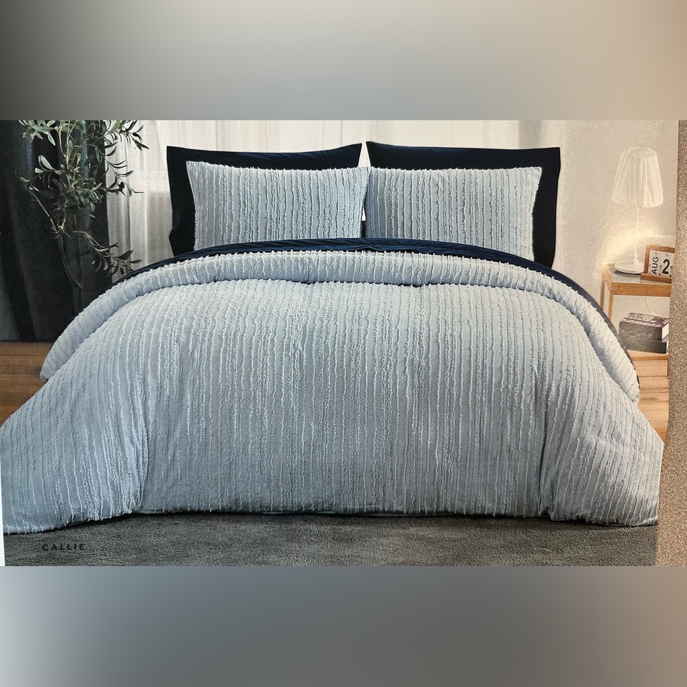 Splendid King/Cal King Comforter & Sham set - NIP